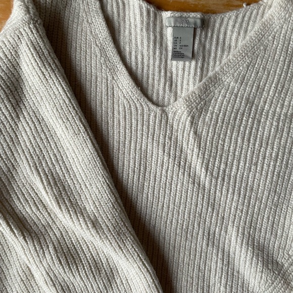 H&M women’s white knit sweater - Picture 2 of 6